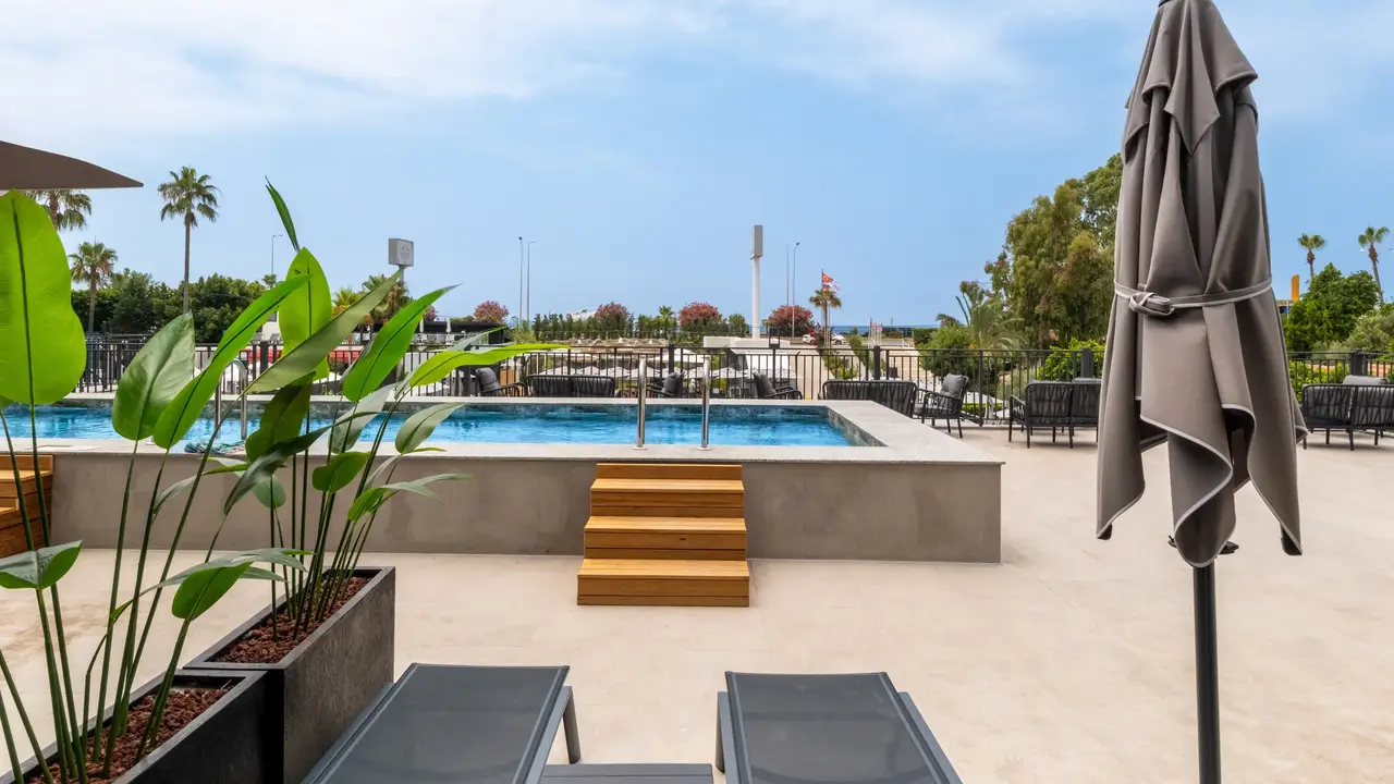 NOVA LIFE HOTEL