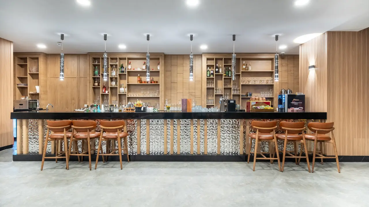 NOVA LIFE HOTEL