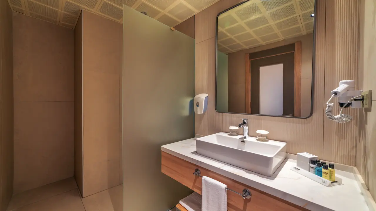 NUMA BAY EXCLUSIVE HOTEL