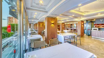 NUMA PORT HOTEL