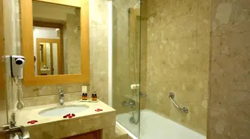 Oasis Hotel & Spa