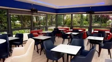 Oasis Hotel & Spa