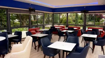 Oasis Hotel & Spa