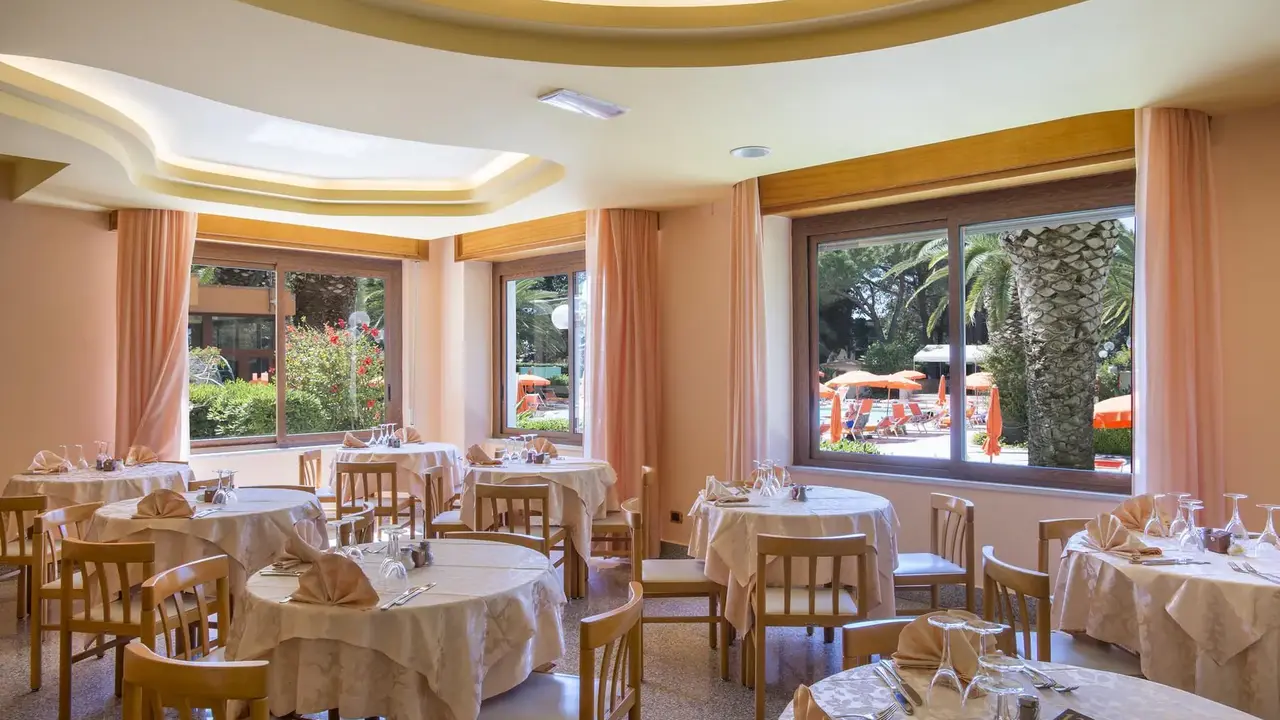 Oasis Hotel