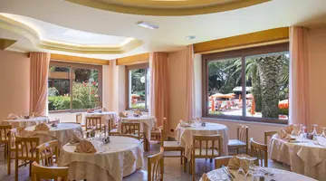 Oasis Hotel