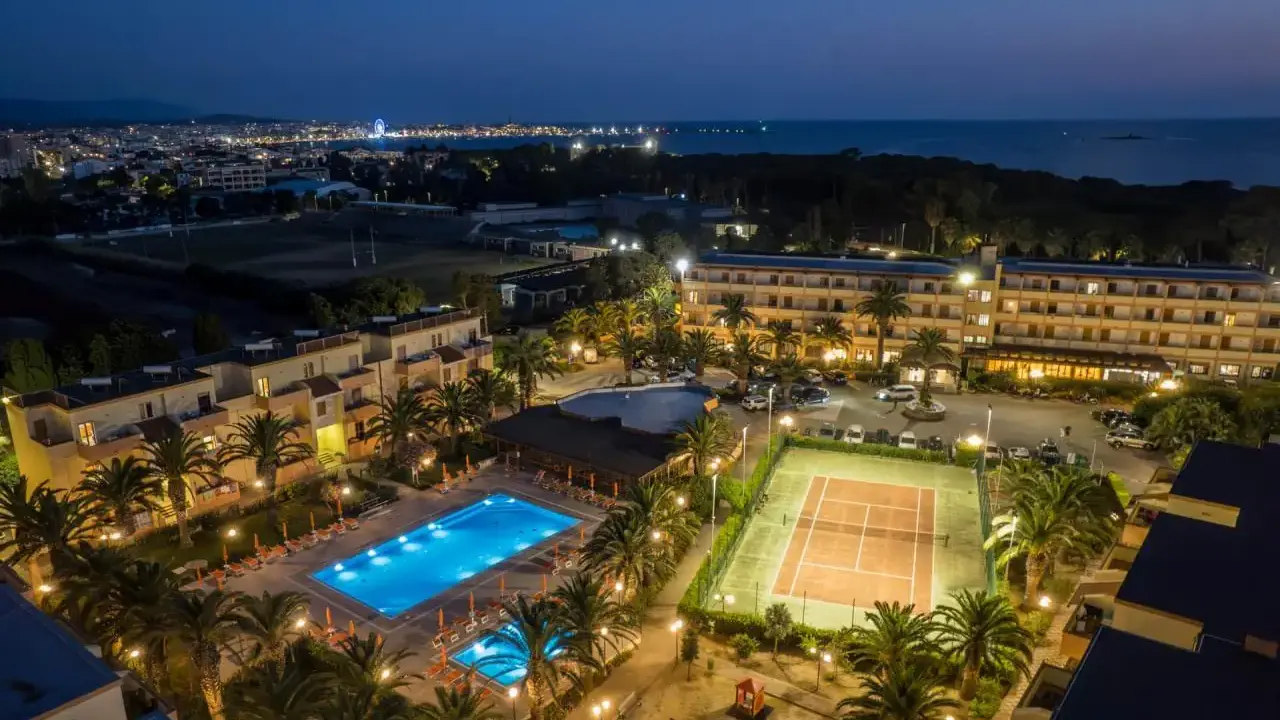 Oasis Hotel