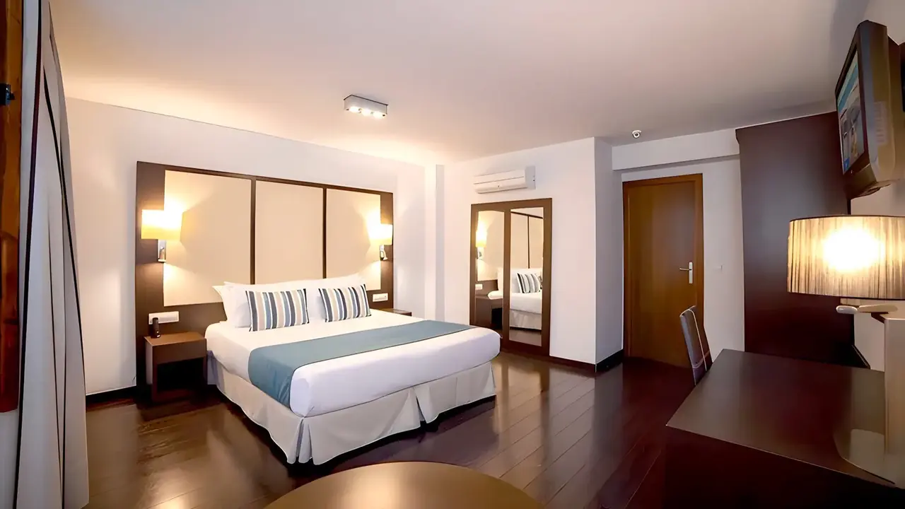 Occidental Pueblo Acantilado