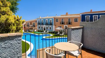Occidental Pueblo Acantilado