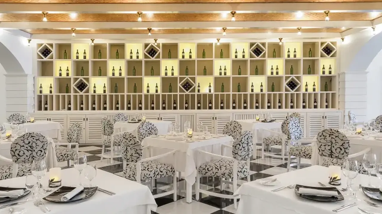 Ocean Maya Royale