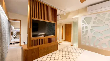 Oceans Creek Beach Hotel