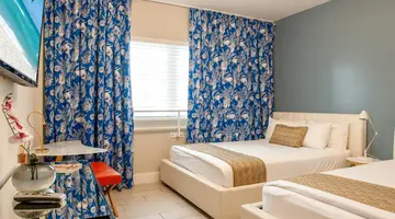 Oceanside Hotel + Suites