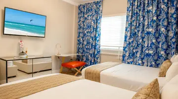 Oceanside Hotel + Suites