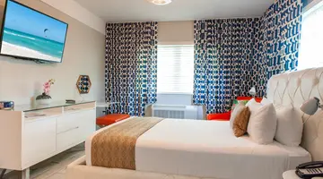Oceanside Hotel + Suites