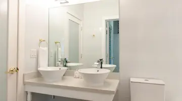 Oceanside Hotel + Suites