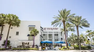 Oceanside Hotel + Suites