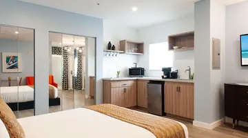Oceanside Hotel + Suites
