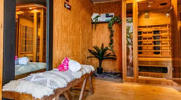 Oceanside Hotel + Suites