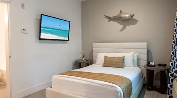 Oceanside Hotel + Suites
