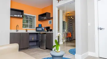 Oceanside Hotel + Suites