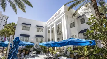 Oceanside Hotel + Suites