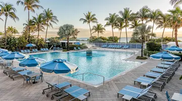 Oceanside Hotel + Suites