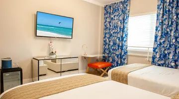 Oceanside Hotel + Suites