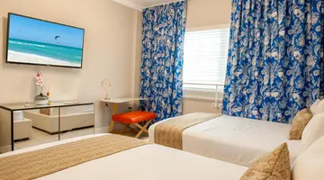 Oceanside Hotel + Suites
