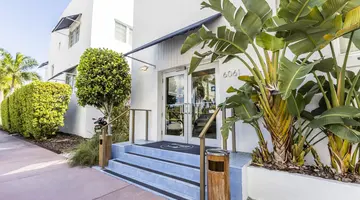Oceanside Hotel + Suites