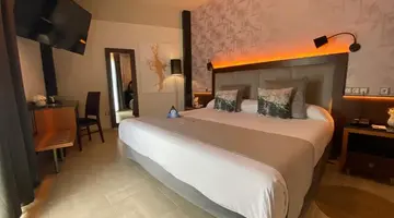 ON ALETA ROOM designed for adults