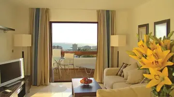 Ona Beverly Hills Suites