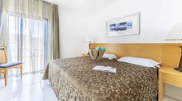 Ona Hollywood Mirage