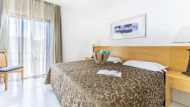 Ona Hollywood Mirage