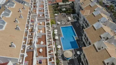 Ona Hollywood Mirage