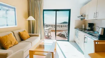 Ona Hollywood Mirage