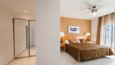 Ona Hollywood Mirage