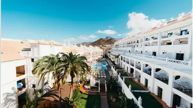 Ona Hollywood Mirage