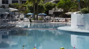 Ona Palm Beach