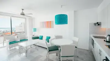 Ona Palm Beach