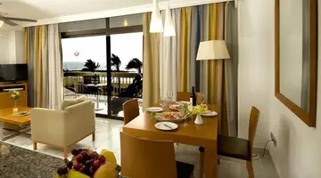 Ona Palm Beach