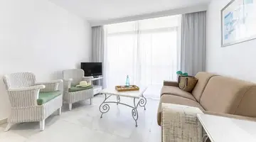 Ona Palm Beach