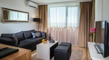 Onyx Beach Residence - Free Beach Access