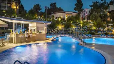 OŚRODEK TURYSTYCZNY BELVEDERE - APARTAMENTY****