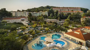 OŚRODEK TURYSTYCZNY BELVEDERE - APARTAMENTY****