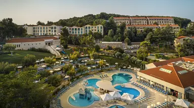 OŚRODEK TURYSTYCZNY BELVEDERE - APARTAMENTY****