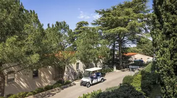 OŚRODEK TURYSTYCZNY BELVEDERE - APARTAMENTY****
