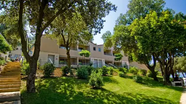 OŚRODEK TURYSTYCZNY BELVEDERE - APARTAMENTY****