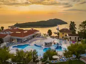 OŚRODEK TURYSTYCZNY BELVEDERE - APARTAMENTY****