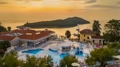 OŚRODEK TURYSTYCZNY BELVEDERE - APARTAMENTY****