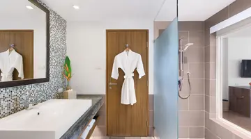 OUTRIGGER KHAO LAK BEACH RESORT (ex. MANATHAI KHAO LAK)