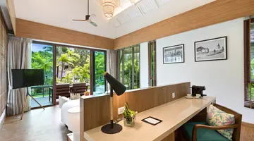 OUTRIGGER KHAO LAK BEACH RESORT (ex. MANATHAI KHAO LAK)